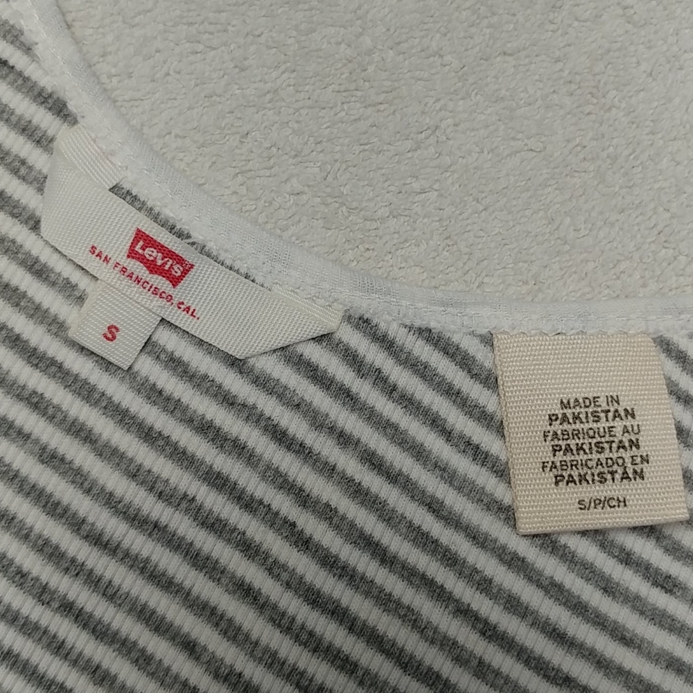 🔥Levi's Tank - Picture 3 of 8